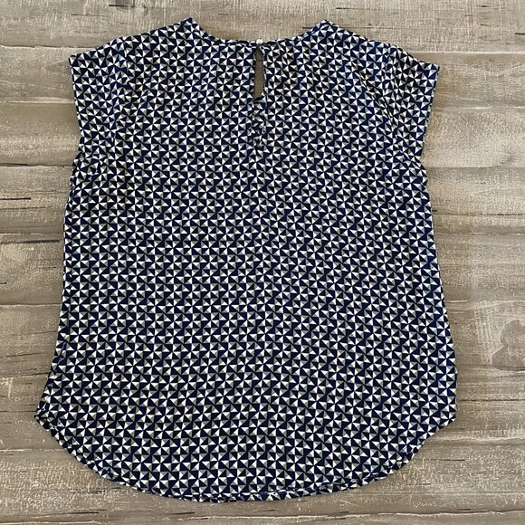 Lily White Women’s Blouse Size Medium Lightweight Shirt Sleeve Geometric Navy - Picture 5 of 7